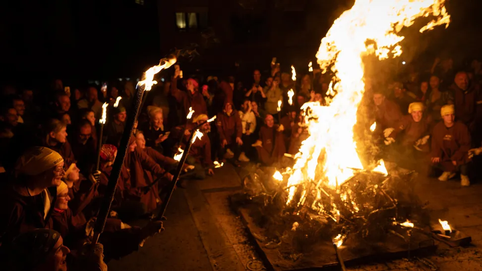 La procesión de las fallas tradicionales culmina en la Plaza Guillemó, donde todos los fallaires se ...