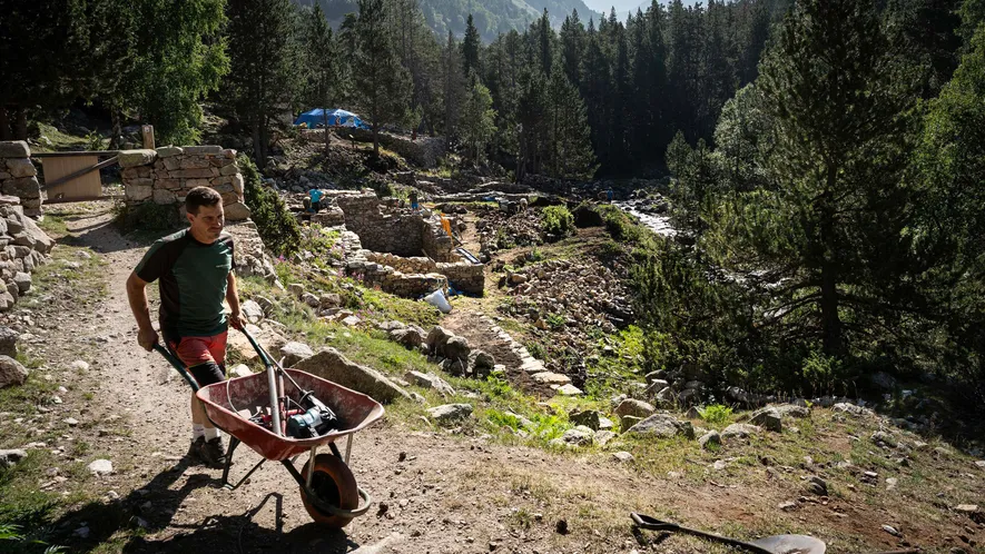 Uno de los enclaves que la trashumancia encuentra en su discurrir por el valle es la ...