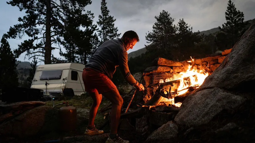 Antes de retirarse, Alain anhela poder acampar aquí un día con su nieto, sentarse juntos frente ...