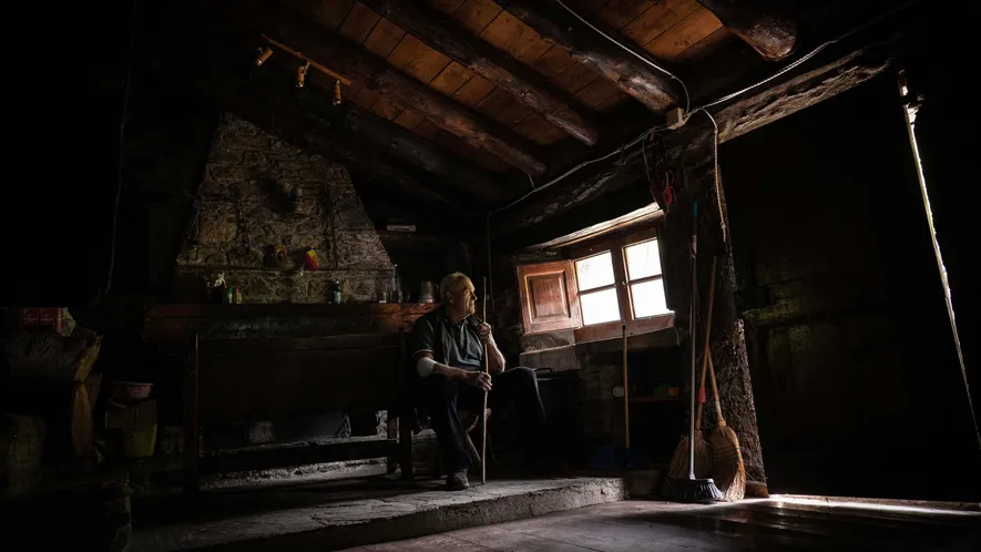 Históricamente, el valle de Ordino ha basado su economía en la agricultura, la ganadería y la explotación de los recursos naturales, como la madera y el hierro. Simó Duró, nacido en 1946 y ahora jubilado, pertenece a esa generación que aún recuerda cómo era la vida de alta montaña en Andorra, hace apenas medio siglo.