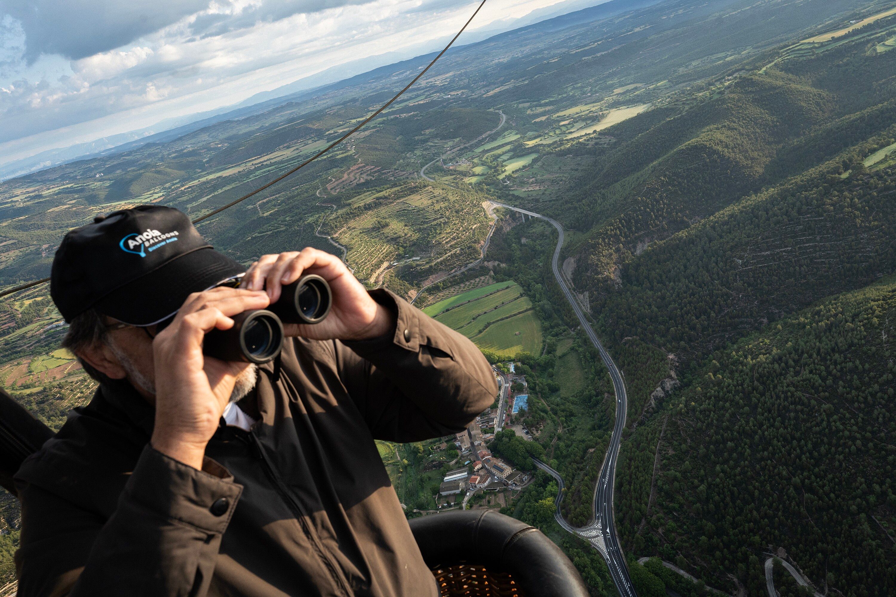 Paisajes Barcelona es una marca turística que apuesta por el turismo slow reivindicando así una forma de viajar pausada, una nueva perspectiva que nos invita a ser viajeros. Una visión que nos propone descubrir el lugar que visitamos sin prisas, viviendo la experiencia de una forma única y dedicando tiempo necesario tanto al paisaje natural como humano.