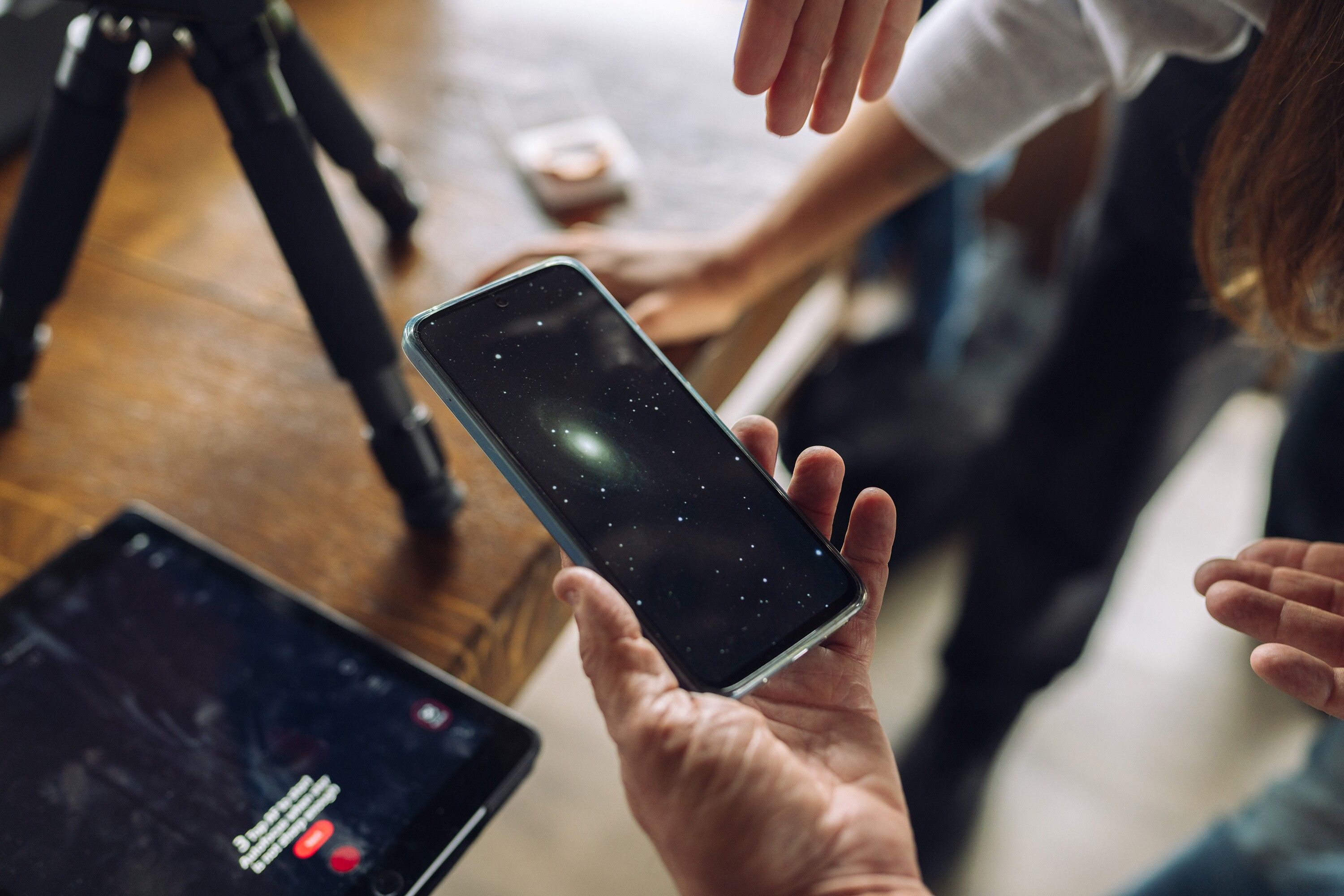 Las nuevas tecnologías han democratizado tanto el acceso a la observación astronómica, como a la propia astrofotografía. Esta circunstancia ha permitido aunar ciencia y turismo, popularizando el disfrute del firmamento y el aprendizaje sobre nuestro universo, como motivaciones para descubrir y viajar a nuevos destinos de forma sostenible.