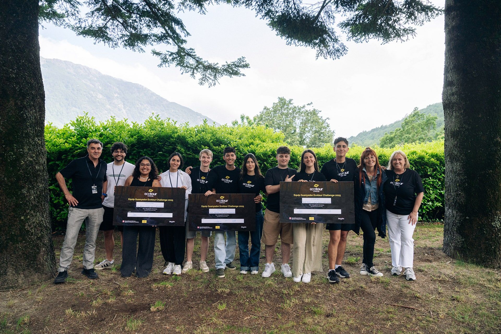 Los tres equipos ganadores del Ecotour Challenge 2025 realizan un viaje por Cataluña para conocer iniciativas ecoturísticas ya consolidadas y así mejorar y evolucionar sus propias propuestas. Este año visitan espacios y parques naturales en la Val d'Aran, la Costa Brava y las Terres de l’Ebre.