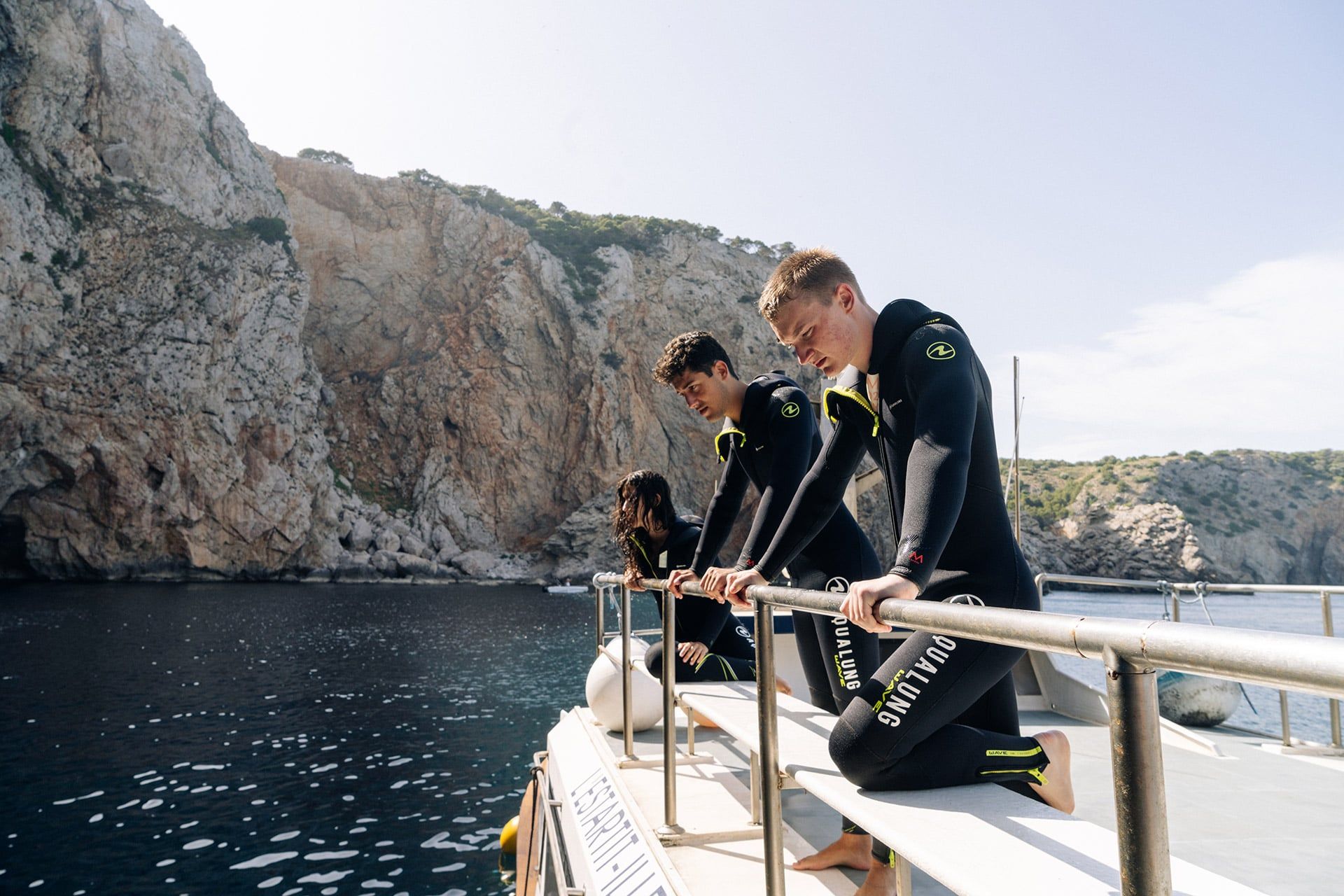En el Parque Natural del Montgrí, les Illes Medes i el Baix Ter, la convivencia entre actividades ecoturísticas y el sector primario es esencial para la sostenibilidad del territorio. Esta armonía promueve una conciencia colectiva que respeta y preserva los valores naturales y culturales de la región.